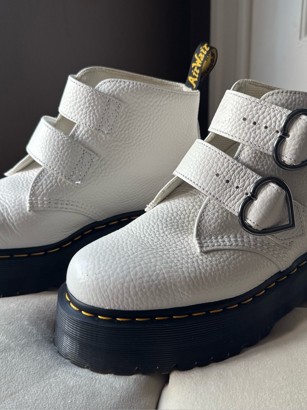 Dr Martins Devon Heart White Leather
Boots